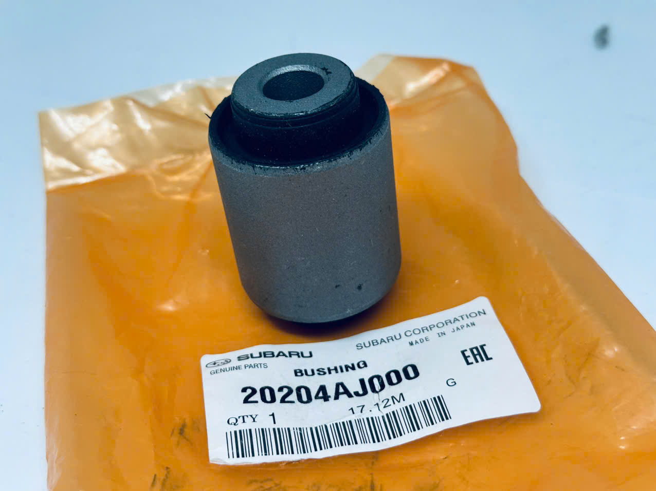 Cao su càng A nhỏ Subaru Forester 20204 AJ000