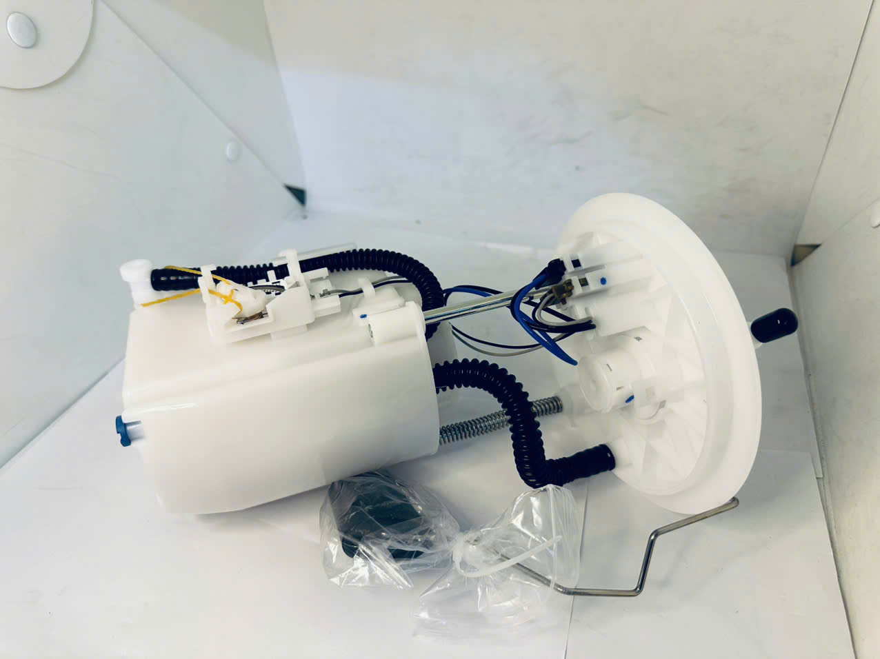 Cụm bơm xăng Hyundai Avante 2010, BVS 2081