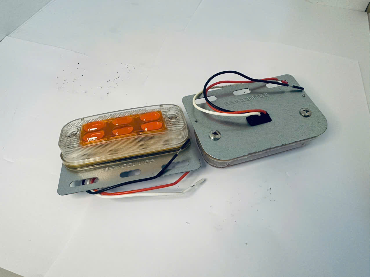 Đèn led sườn xe tải 24v