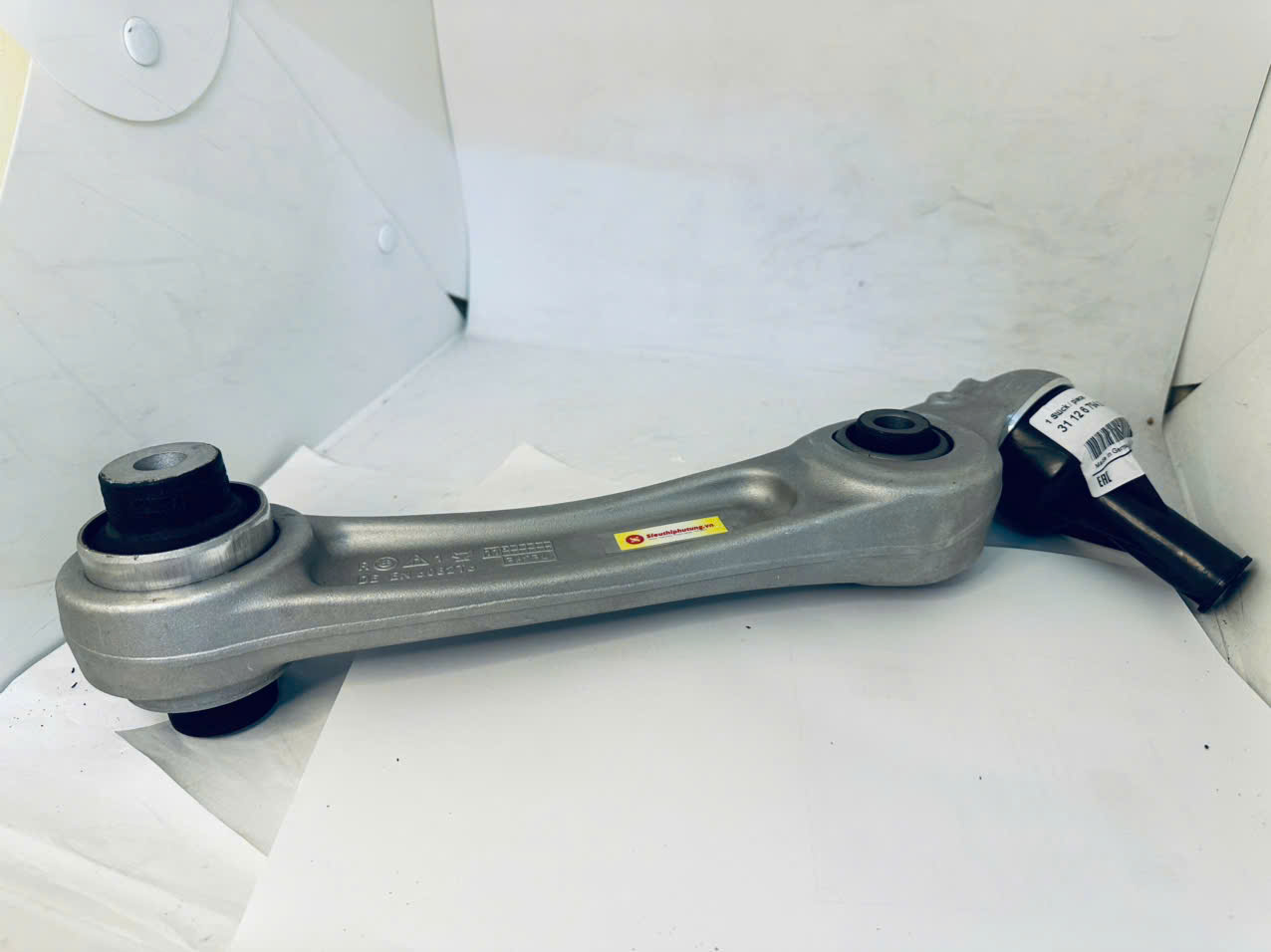 Càng I dưới bên trái Vinfast Lux A 2.0 CHS10002272