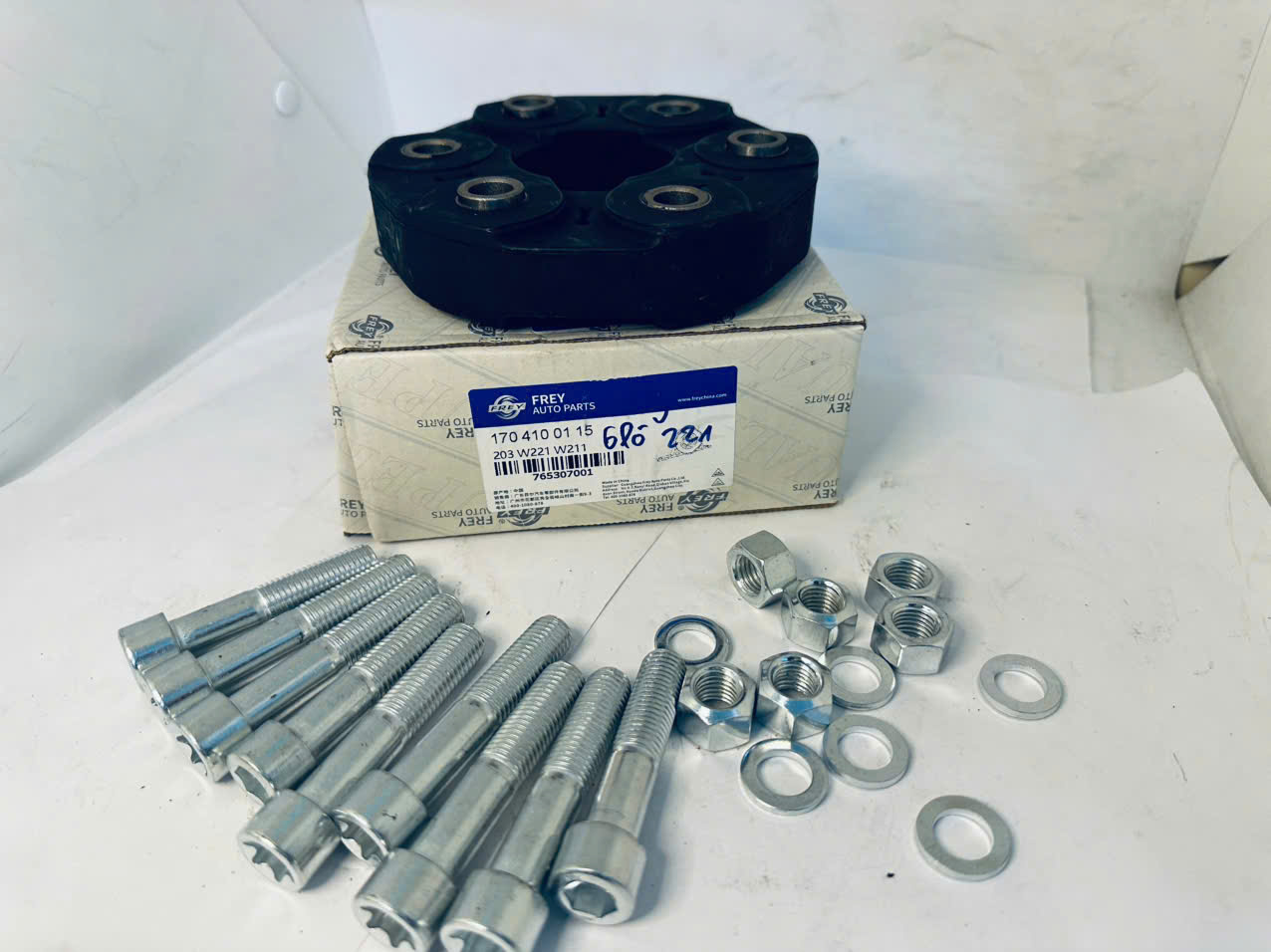 Cao su giảm chấn trục các đăng Mercedes 1704100115