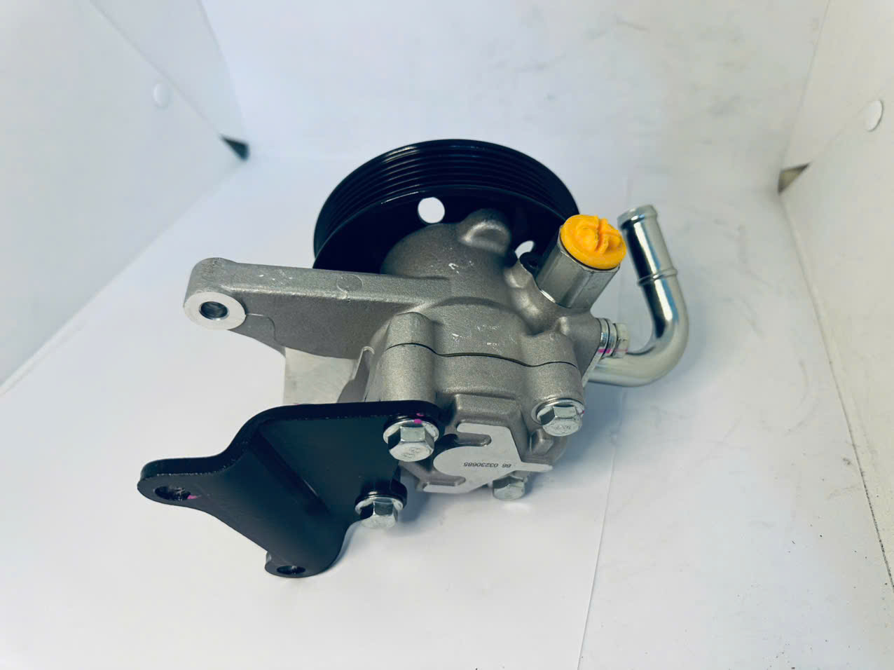 Bơm trợ lực lái xe Mercedes MB100