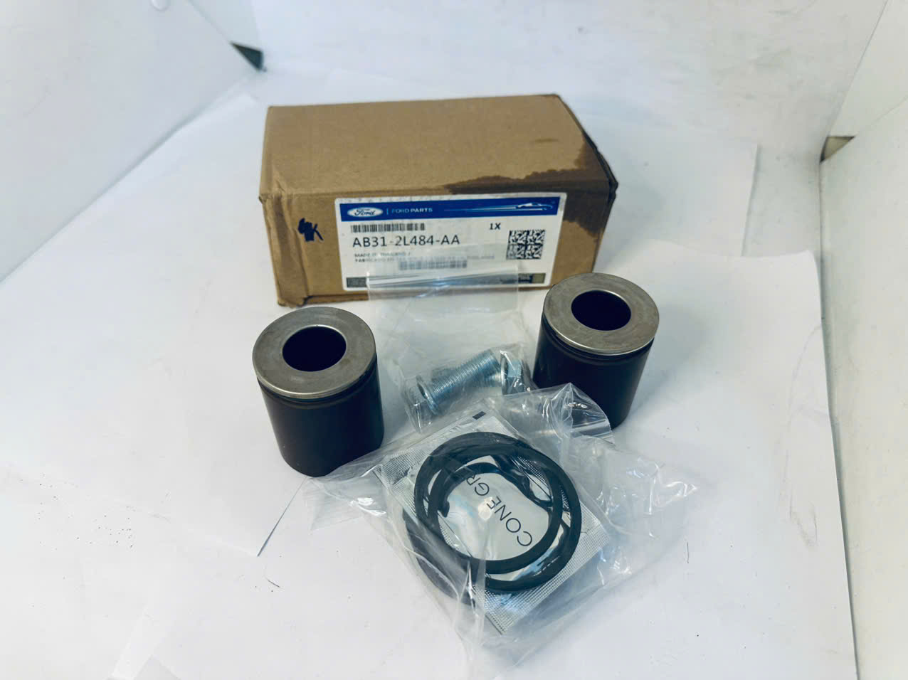 Xi lanh phanh trước Cả Cúp Ben Ford Ranger 2012 2018, AB31 2L484 AA