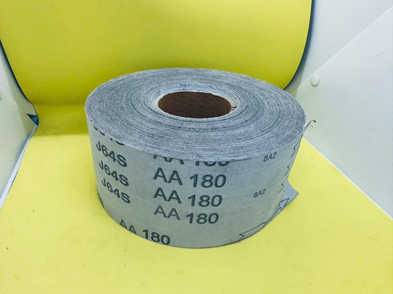 Nhám cuộn vải 100mm x 45m J64S AA180