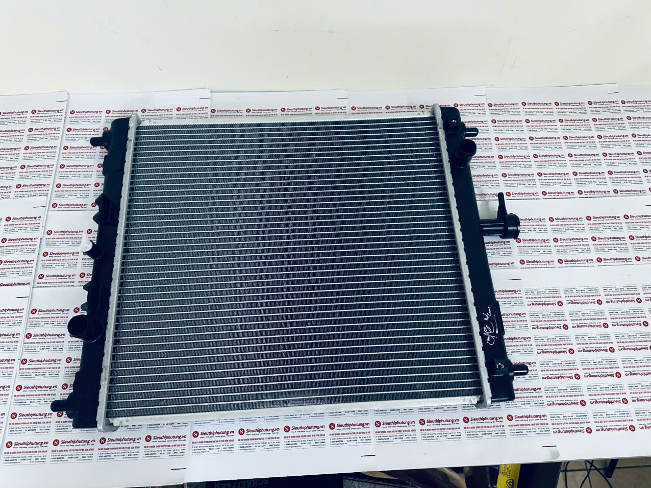 Két nước làm mát xe Suzuki APV, 17700 61J00