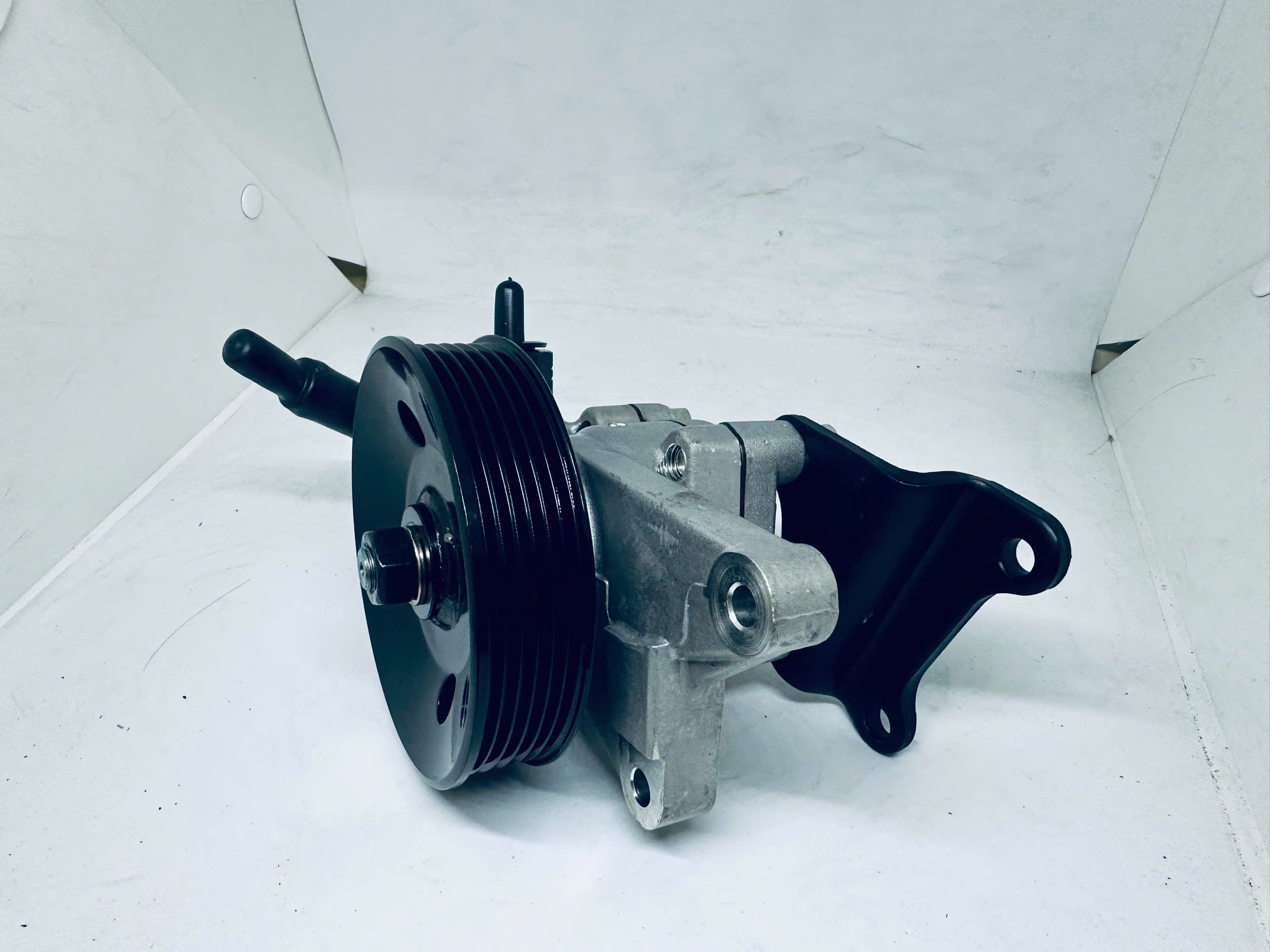 Bơm trợ lực lái Mercedes MB140 2003, P6614605180