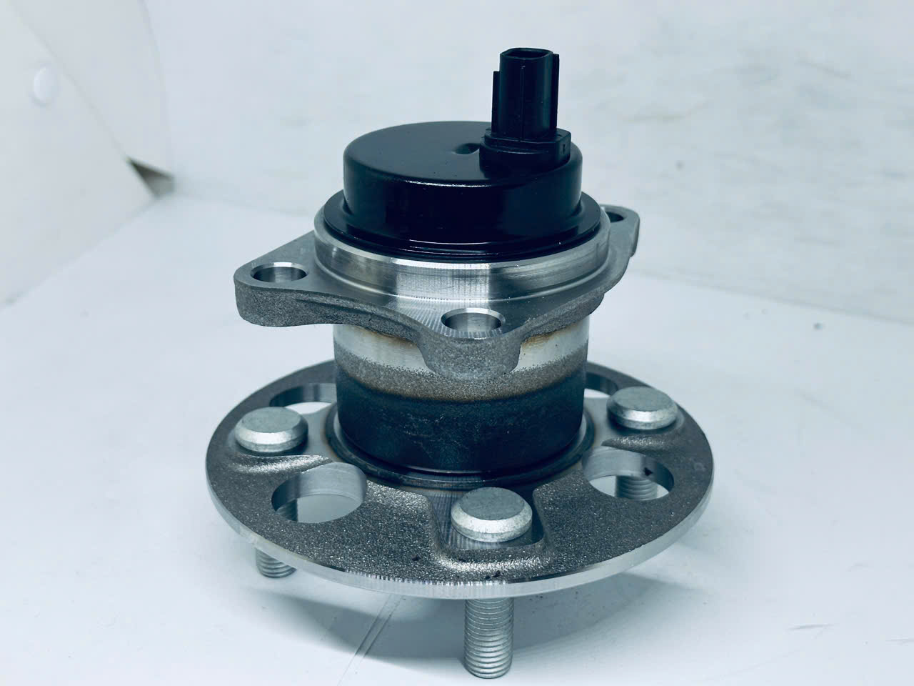 Bi moay ơ sau Toyota Vios   424100D040