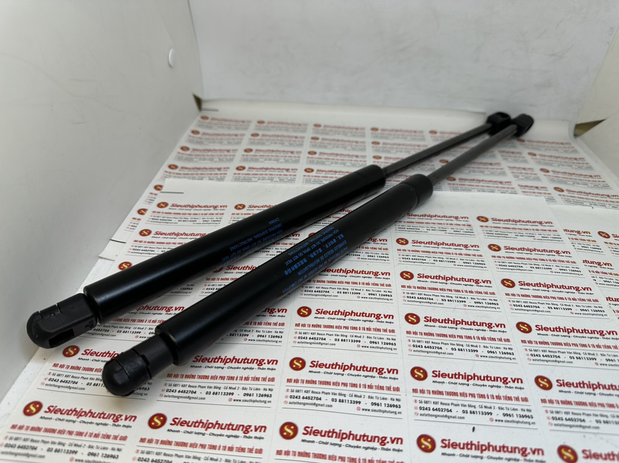 Ty chống nắp thùng sau Isuzu Dmax 2012