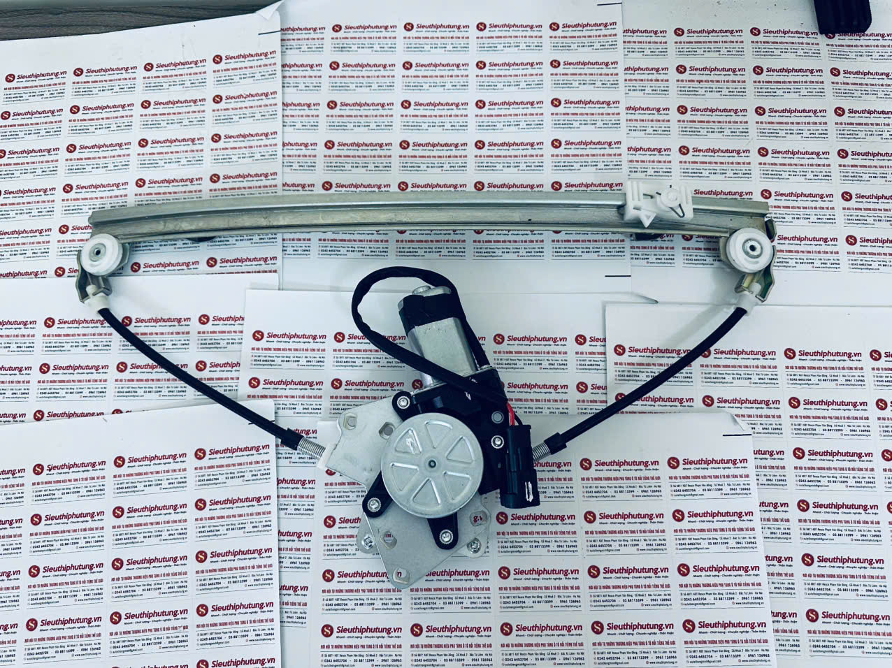 Compa lên xuống kính cửa trước trái Fiat Siena